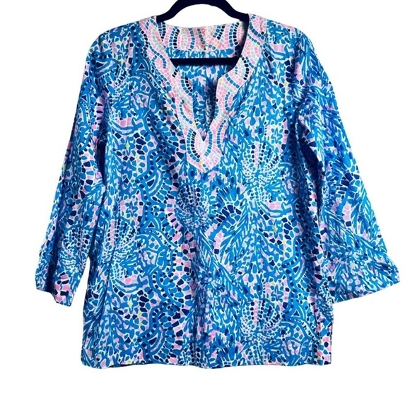 Lily Pulitzer Women’s Sz Medium Blue Mosaic V-Neck 3/4 Sleeve Lightweight Blouse - Picture 2 of 10